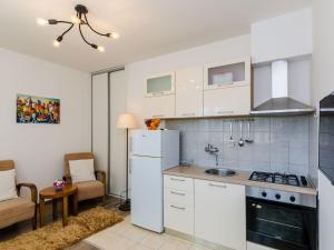 Apartments Knego - One Bedroom Apartment with Balcony and Sea View