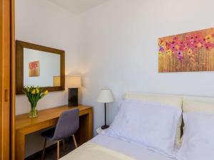 Apartments Knego - One Bedroom Apartment with Balcony and Sea View