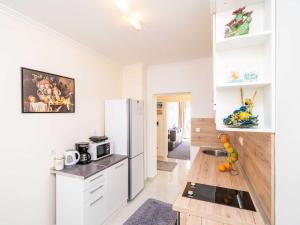 Apartments Bla evi - Comfort Two Bedroom Apt with Hot Tub and Sea View