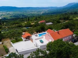 Villa Dragi - Four Bedroom Villa with Swimming Pool, Terrace and Sea View - Mihanići