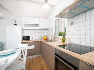 Holiday home krika -Three Bedroom Home with heated Pool and Jacuzzi