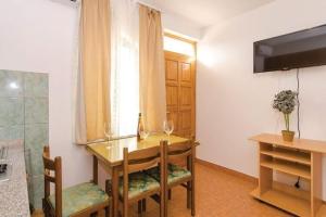 Apartments iovo - Two Bedroom Apartment with Terrace A5
