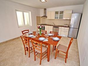 Apartment with terrace and garden