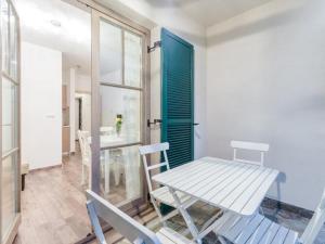 Apartments Villa Kameja - One Bedroom Apartment with Balcony and Nature Reserve View Zeleni