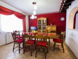 Apartment Villa IN - Four-Bedroom Apartment with Private Pool