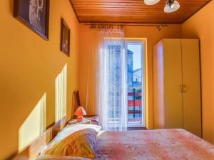Apartment Blamax with Terrace and Sea View