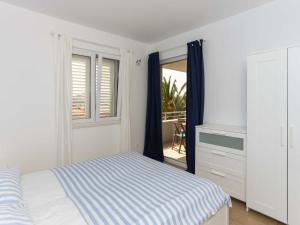 Apartments Villa Karmen - Two-Bedroom Apartment with Balcony and Sea View Lu i