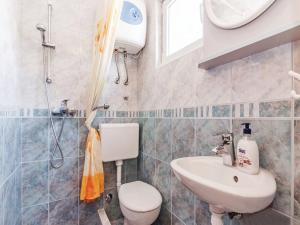 Apartments Hak - One Bedroom Apartment with Terrace and Sea view