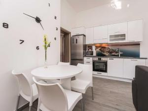 Apartments Maza - One Bedroom Apartment with Balcony Angela