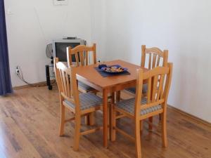 Apartments Lozica - Studio Apartment with Terrace and Sea View