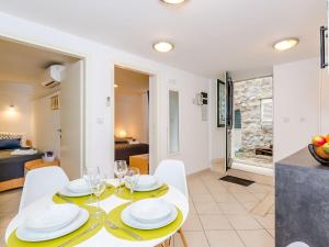 Apartment Domix - Two Bedroom Apartment