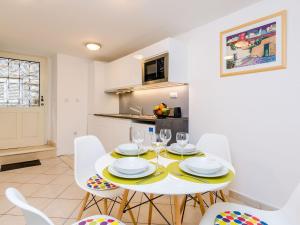 Apartment Domix - Two Bedroom Apartment