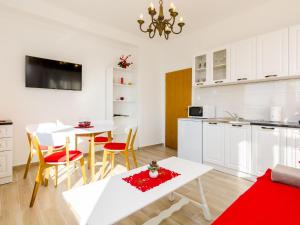 Guest House Villa Nina- One Bedroom Apartment with Sea View Apt1