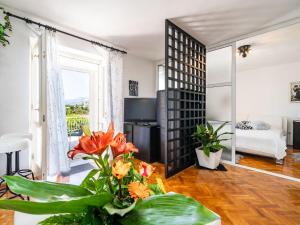 Apartments & Rooms Mara & Petrunjela - Two Bedroom Apartment with Terrace and Sea View