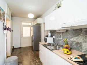 Apartments & Rooms Mara & Petrunjela - Two Bedroom Apartment with Terrace and Sea View