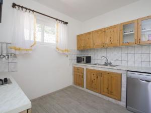 Seafront Apartment Dana - Two Bedroom Apartment with Terrace and Sea View