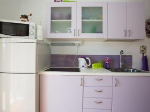 Guest House Gugily- Triple Room with Shared Bathroom and City View