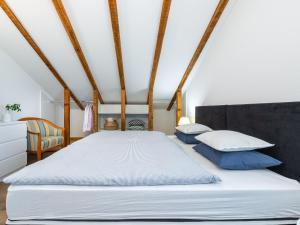 Apartments Terra - One Bedroom Apartment with Balcony and Garden View MALI