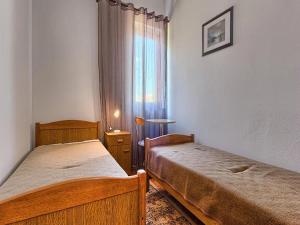 Apartment Lucija - Three Bedroom Apartment with Balcony