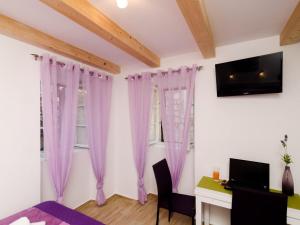 Lavender Garden Apartments - Studio Apartment with City View First Floor - APT 4