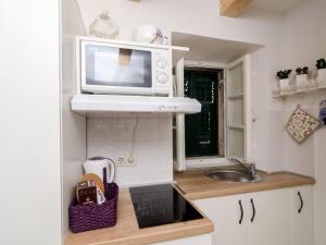 Lavender Garden Apartments - Studio Apartment with City View First Floor - APT 4