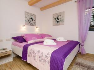 Lavender Garden Apartments - Studio Apartment with City View First Floor - APT 4