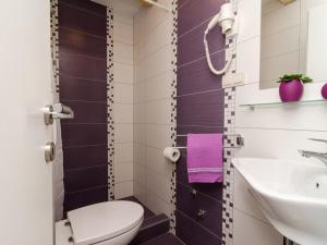 Lavender Garden Apartments - Studio Apartment with City View First Floor - APT 4