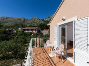 Villa Dubravka - Superior Studio Apartment with Balcony and Sea View Apartman 3