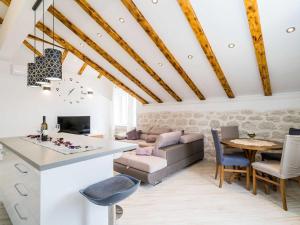 Villa Ro-Ma - Three Bedroom Villa with Terrace and Sea View