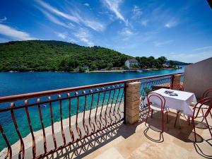 Apartments Malo Lago - One-Bedroom Apartment with Balcony and Sea View - 2nd floor Apartment 5 - 3hvězdičkové hotely ve městě Lastovo