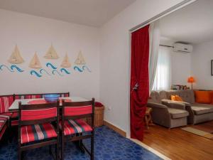 Apartment Oaza - Three Bedroom Apartment with Terrace and Sea View