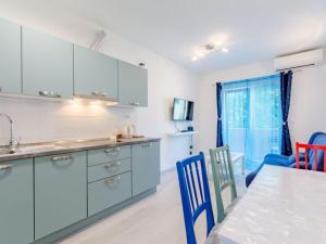 Apartment Karlo - Two Bedroom Apartment with Balcony Matani