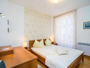 Apartment Villa Palma- Two Bedroom Apartment with Terrace and Sea View Apartman 4