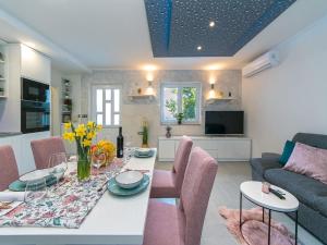 Apartment Papilio - Two Bedroom Apartment with Terrace