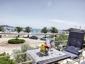 Apartments Victoria - One Bedroom Apartment with Terrace and Sea View A1 