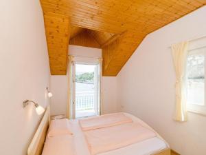 Holiday Home Ma us-One Bedroom Apartment with Balcony