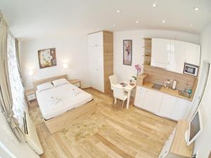 Apartments Sweet Escape- Studio Apartment with Terrace and Sea View