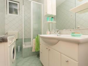 Apartment Brajki-Three Bedroom Apartment with Balcony and Sea View