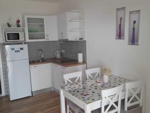 Apartments Dobrila - Two Bedroom Apartment with Terrace - A2