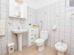 Holiday Home Marinela - Four Bedroom Holiday Home with Swimming Pool