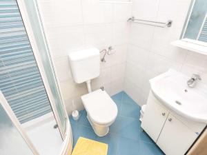 Holiday Home Marinela - Four Bedroom Holiday Home with Swimming Pool