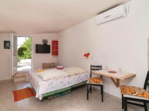 Holiday Home Blossom - Four Bedroom Holiday Home with Outdoor Pool and Jacuzzi - ST