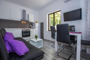 Villa Roza - One-Bedroom Apartment