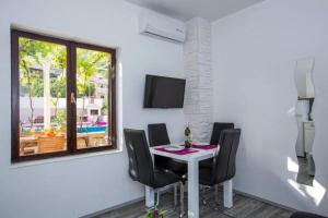 Villa Roza - One-Bedroom Apartment