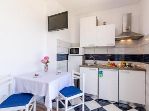 Apartments Cypress Sea Cove - Premium Studio Apartment with Balcony and Sea View A2