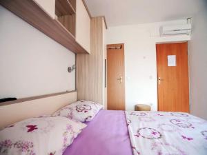 Apartments Pezo - Studio with Balcony and Sea View 
