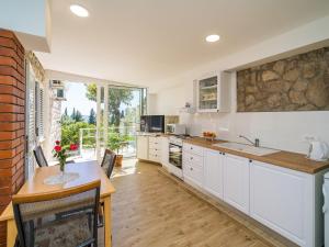 Guest House Villa Nina- Two Bedroom Apartment with Terrace and Sea View Apt67