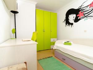 Apartment Giovani - Two Bedroom Apartment with Balcony and Sea View