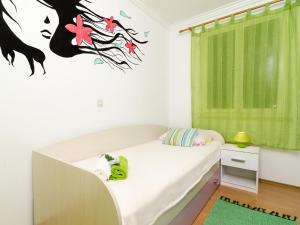 Apartment Giovani - Two Bedroom Apartment with Balcony and Sea View