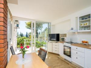 Guest House Villa Nina- Two Bedroom Apartment with Terrace and Sea View Apt67